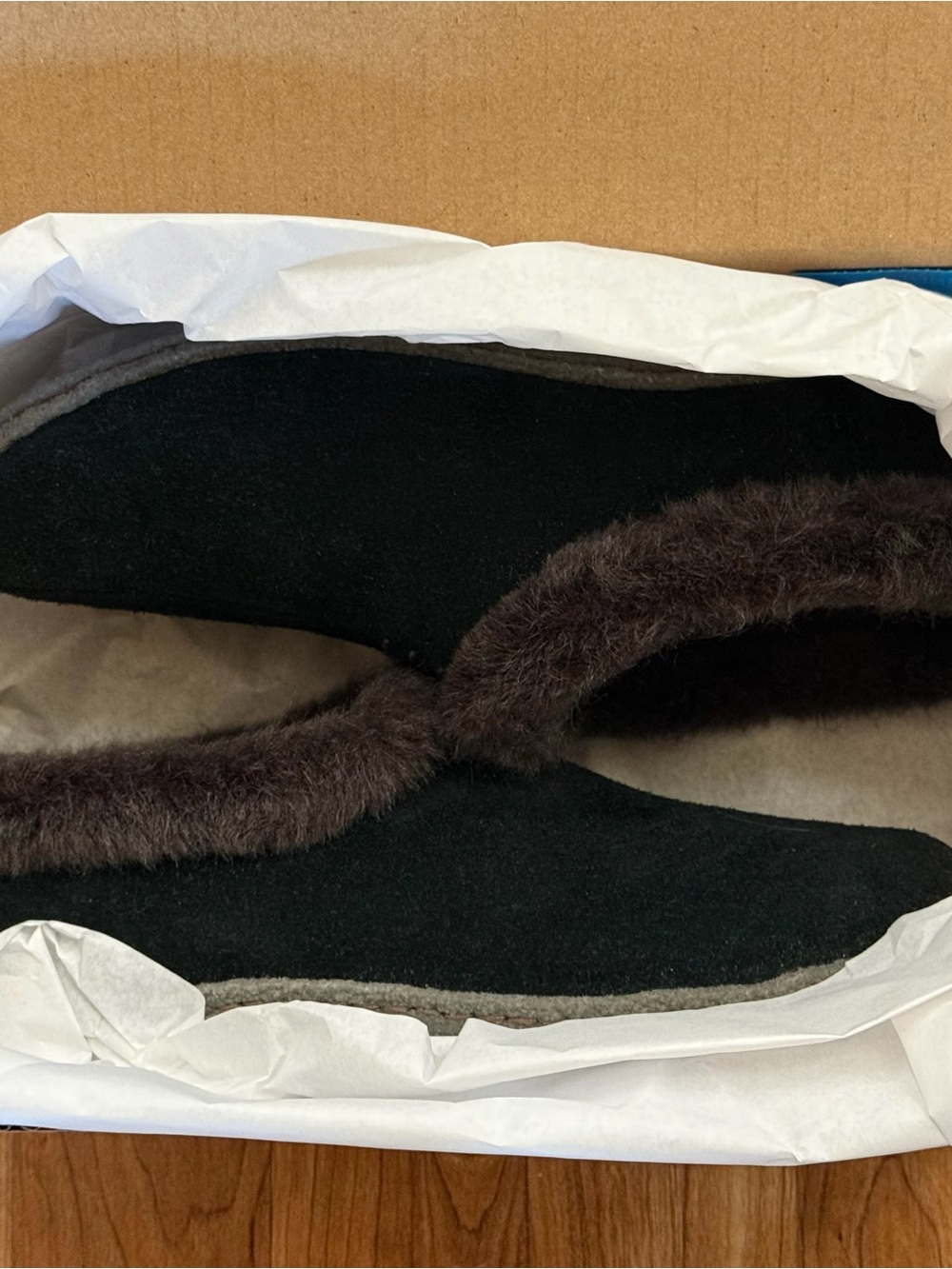 New Columbia Sportswear Slippers
